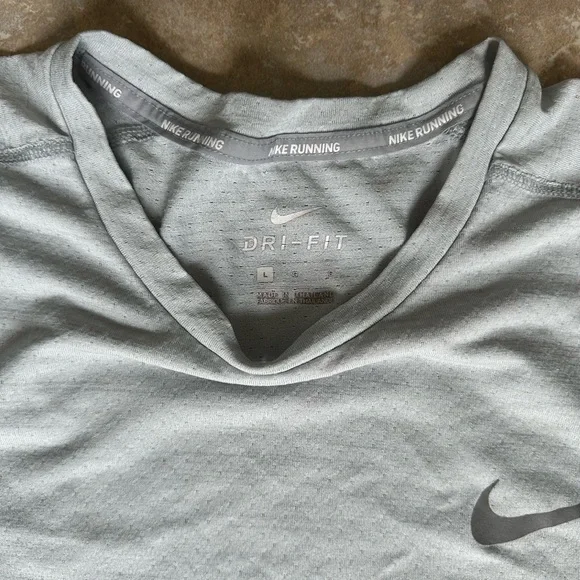 Nike Men's Gray DriFit Running T-Shirt - Picture 3 of 3